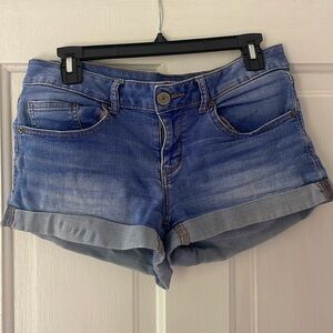 So shortie jean shorts